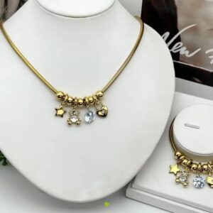 Conjunto de cadena con múltiples charms